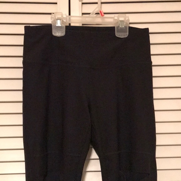 90 degree by reflex black capri leggings with cuts - Picture 2 of 3